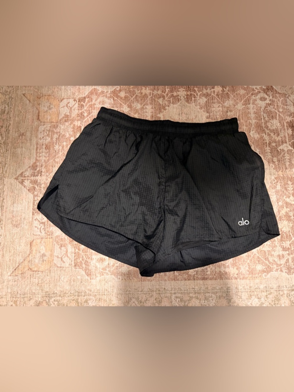 ALO Yoga Game Time shorts - Picture 3 of 5